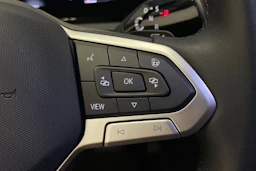 Oranssi Volkswagen Tiguan 2024 kuva 15.