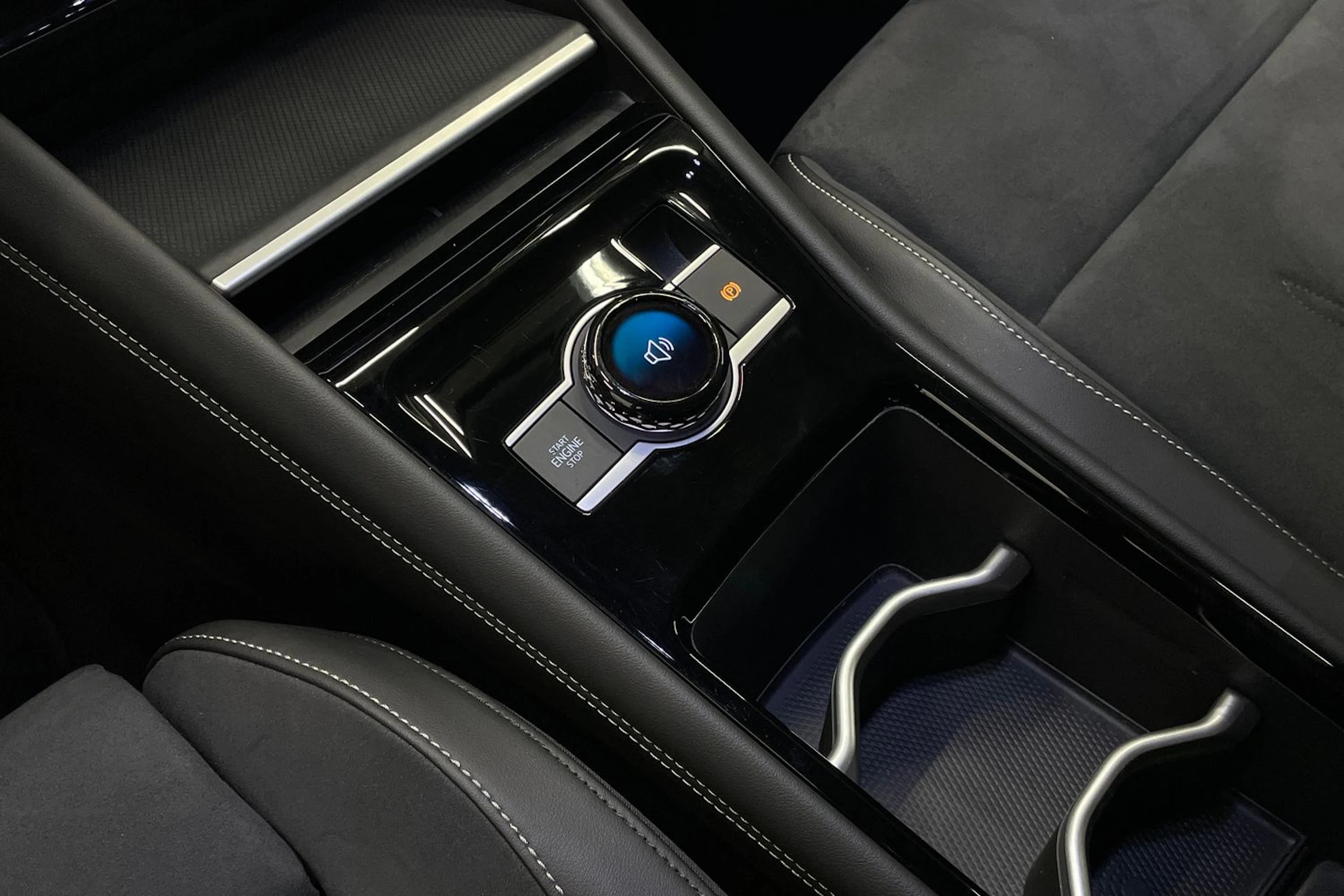 Oranssi Volkswagen Tiguan 2024 kuva 17.