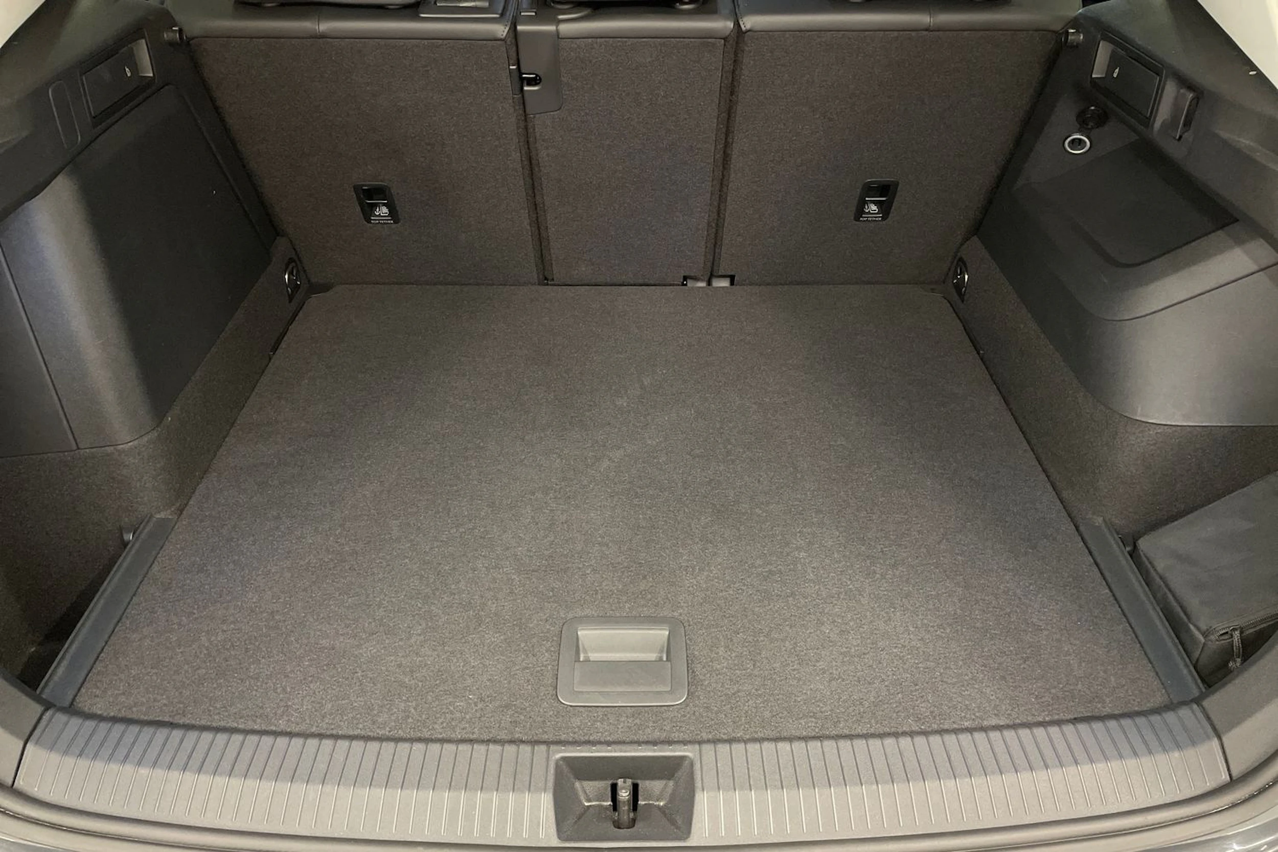 Oranssi Volkswagen Tiguan 2024 kuva 23.