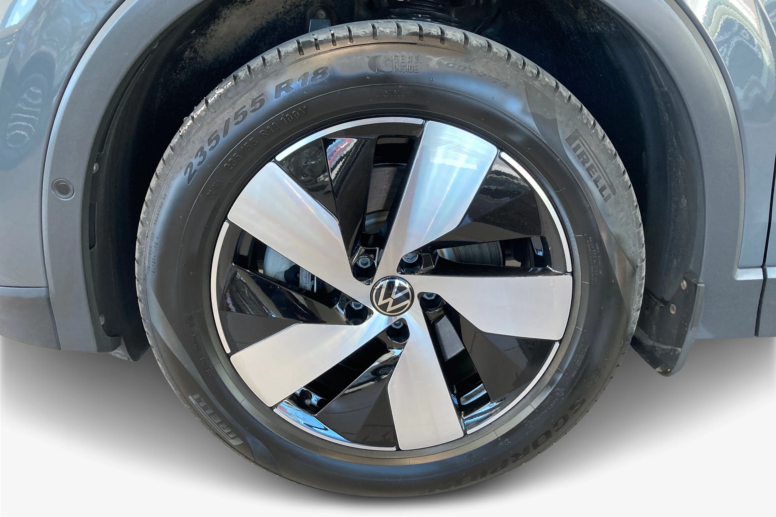 oranssi Volkswagen Tiguan 2024 kuva 9.