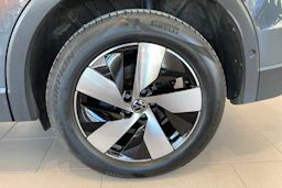 oranssi Volkswagen Tiguan 2024 kuva 10.