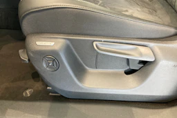 oranssi Volkswagen Tiguan 2024 kuva 12.