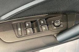 oranssi Volkswagen Tiguan 2024 kuva 13.