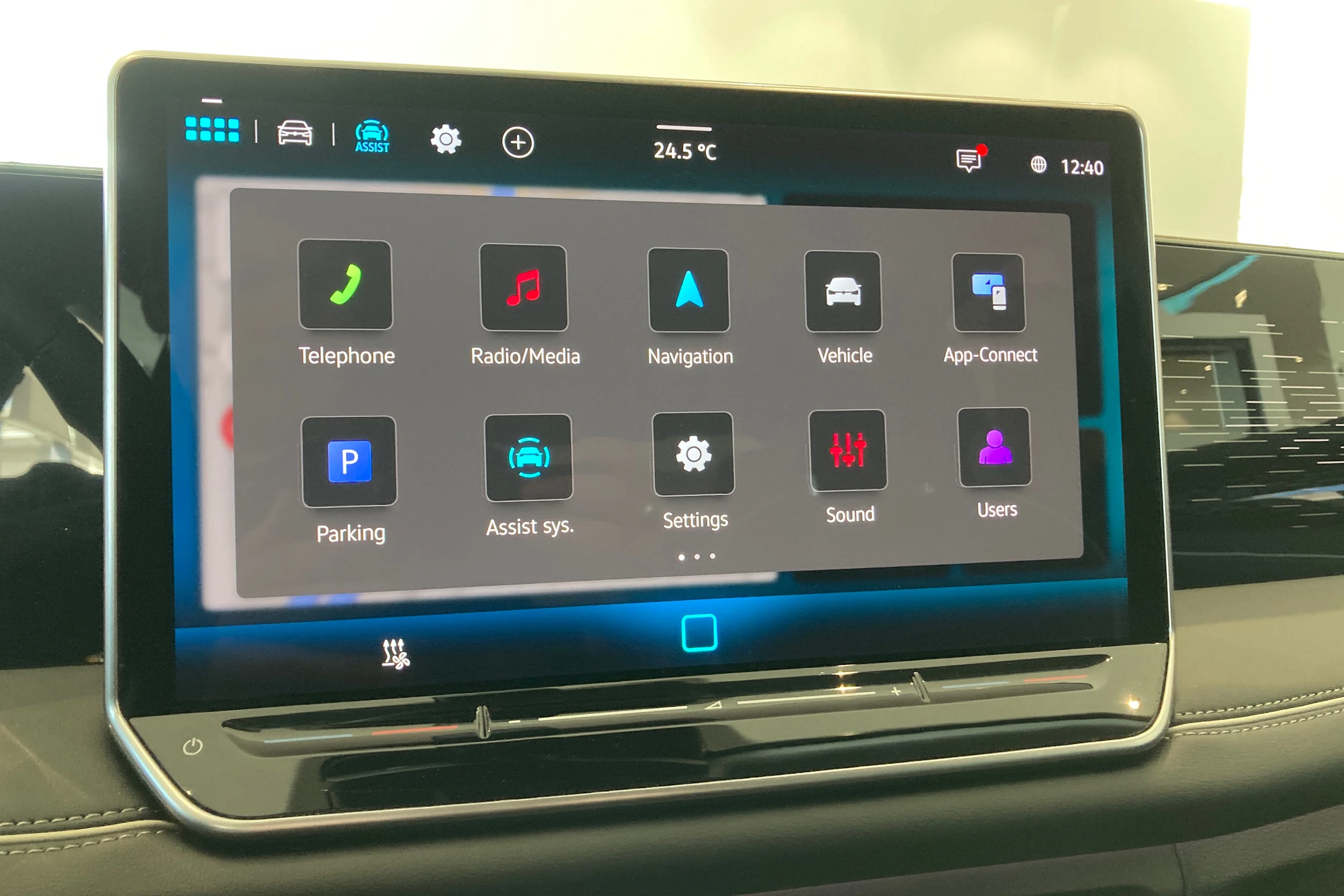 oranssi Volkswagen Tiguan 2024 kuva 16.