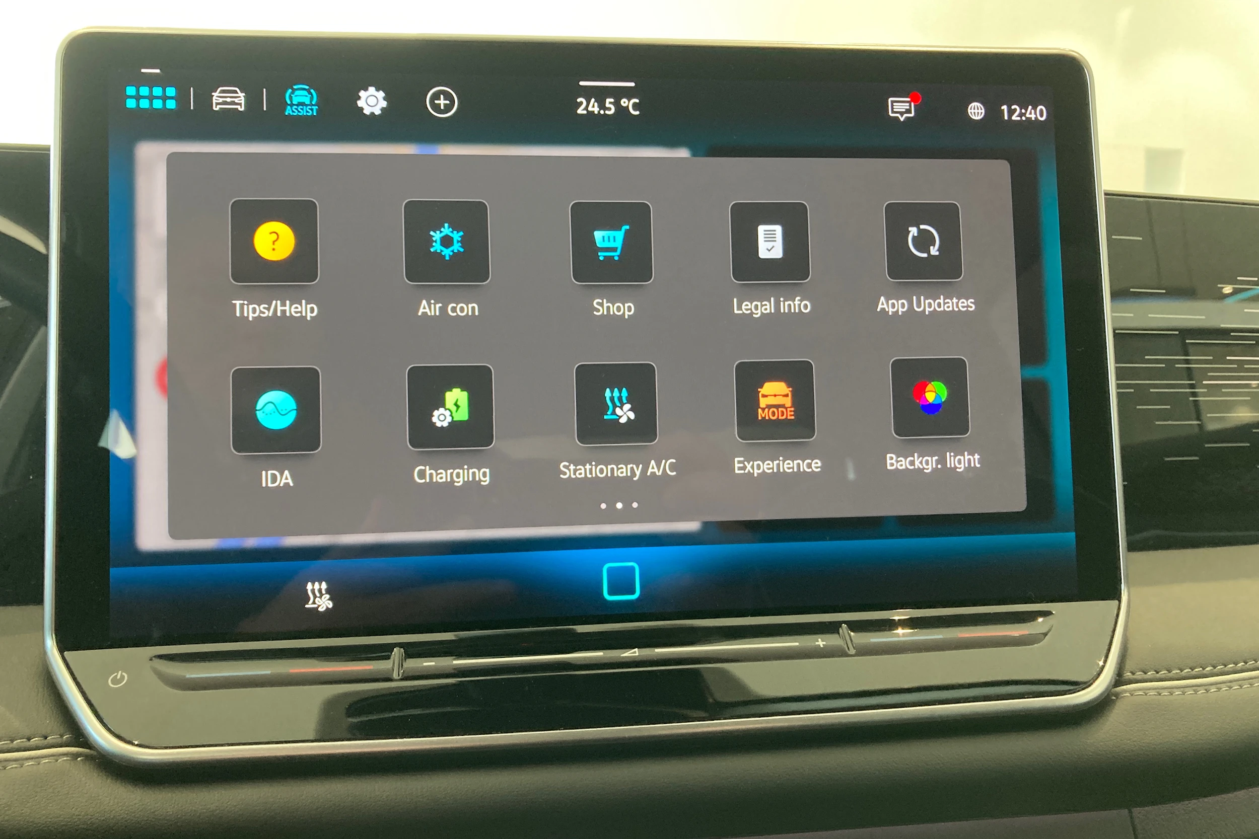 oranssi Volkswagen Tiguan 2024 kuva 17.