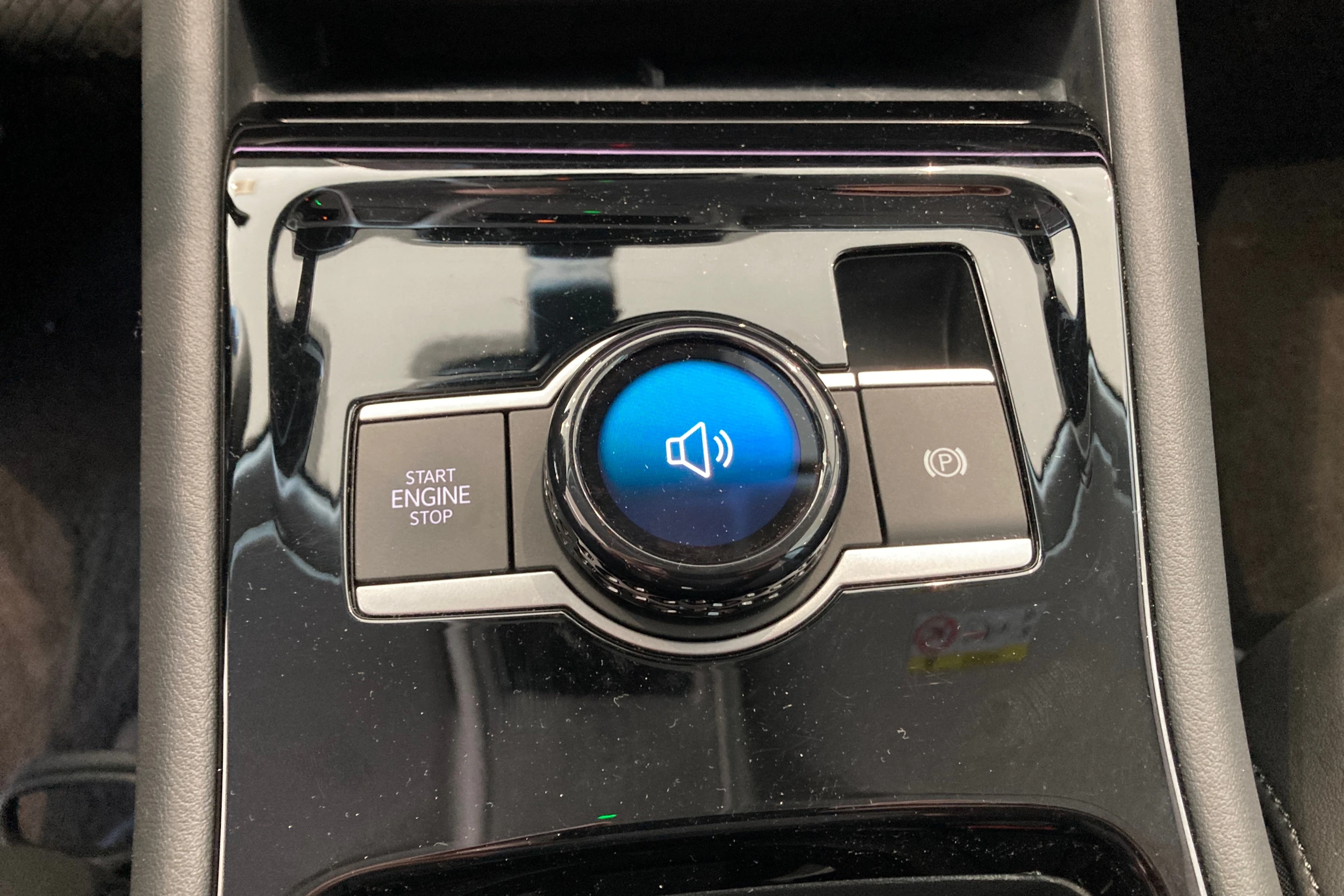 oranssi Volkswagen Tiguan 2024 kuva 18.