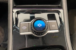 oranssi Volkswagen Tiguan 2024 kuva 18.