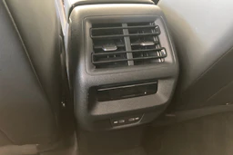 oranssi Volkswagen Tiguan 2024 kuva 20.