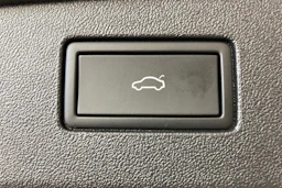 oranssi Volkswagen Tiguan 2024 kuva 24.