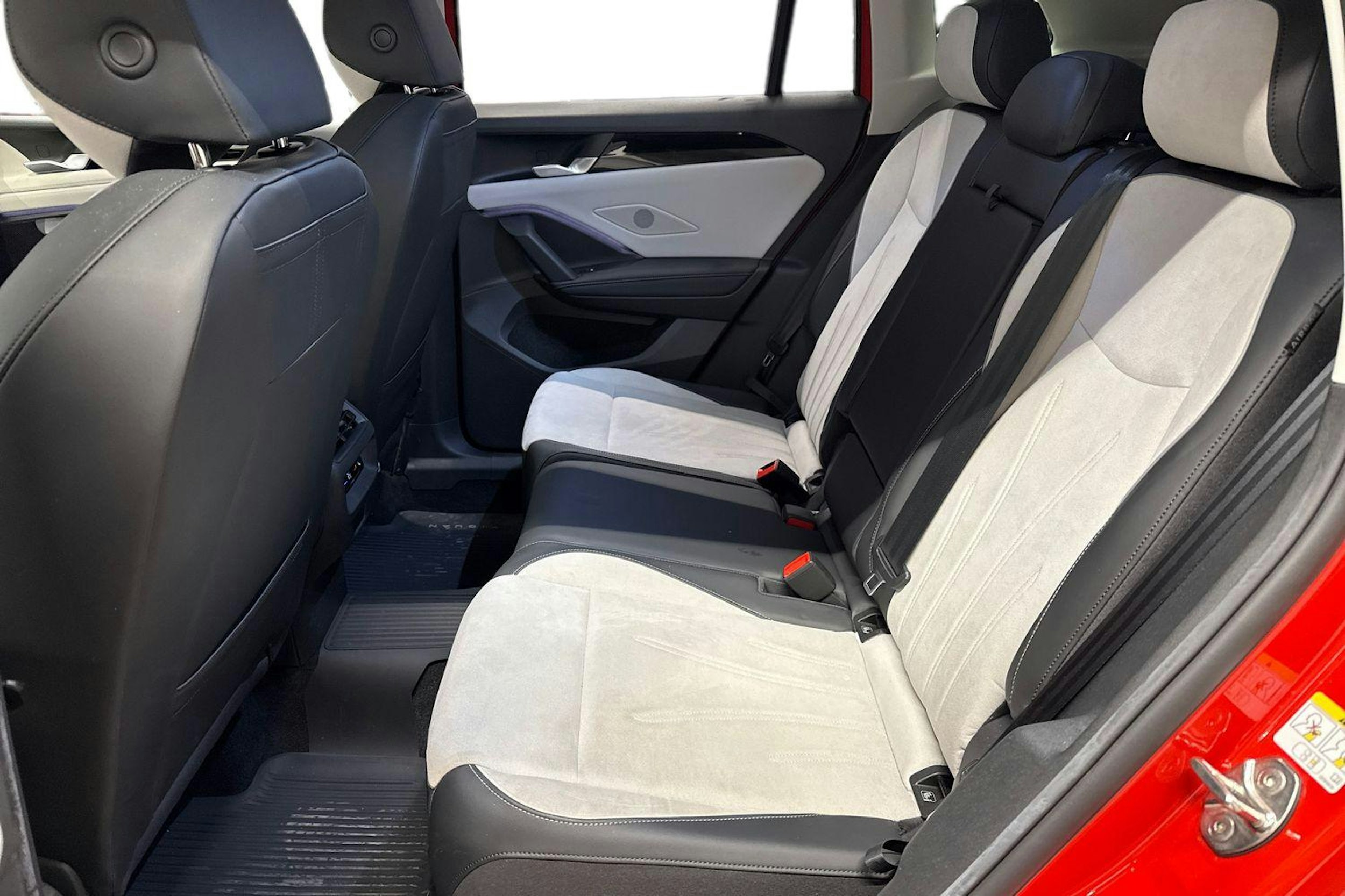 met. oranssi Volkswagen Tiguan 2024 kuva 10.