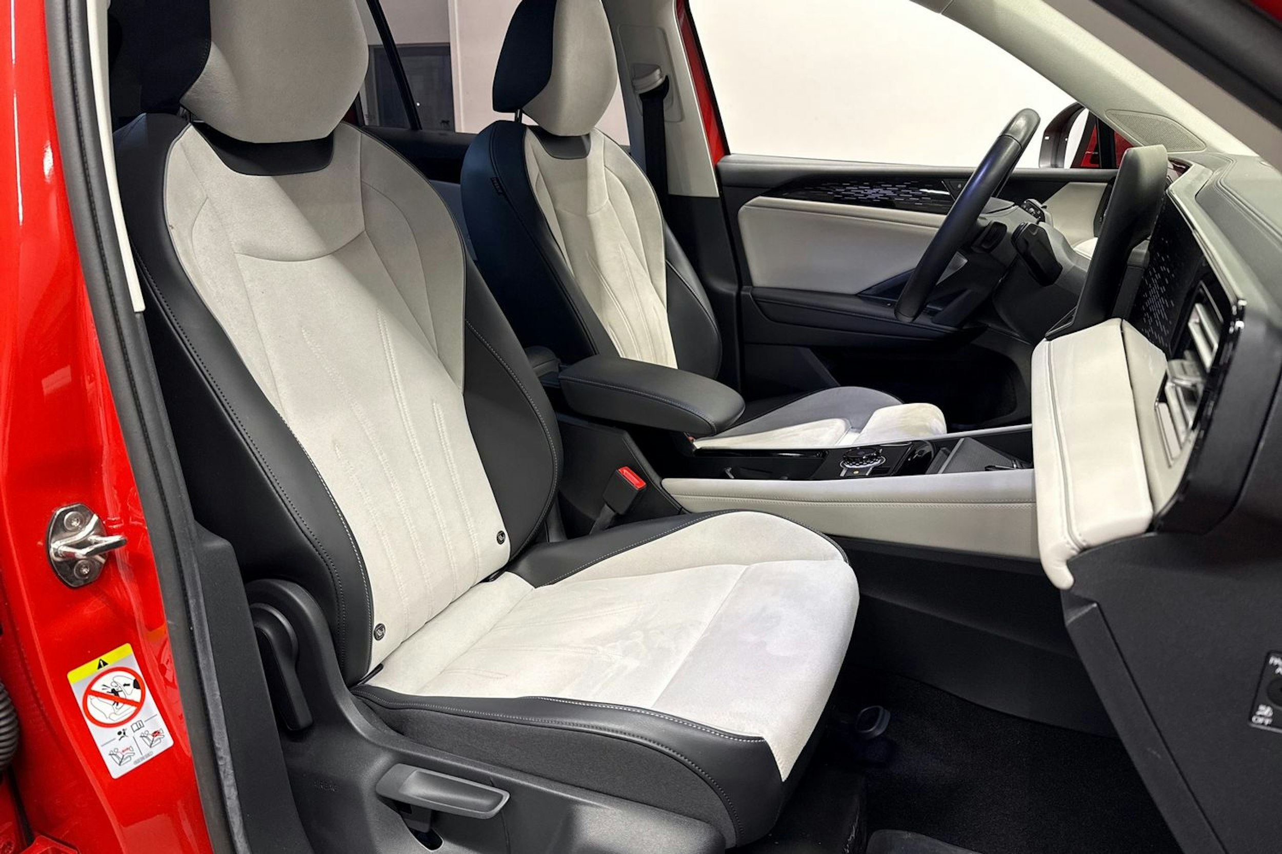 met. oranssi Volkswagen Tiguan 2024 kuva 14.