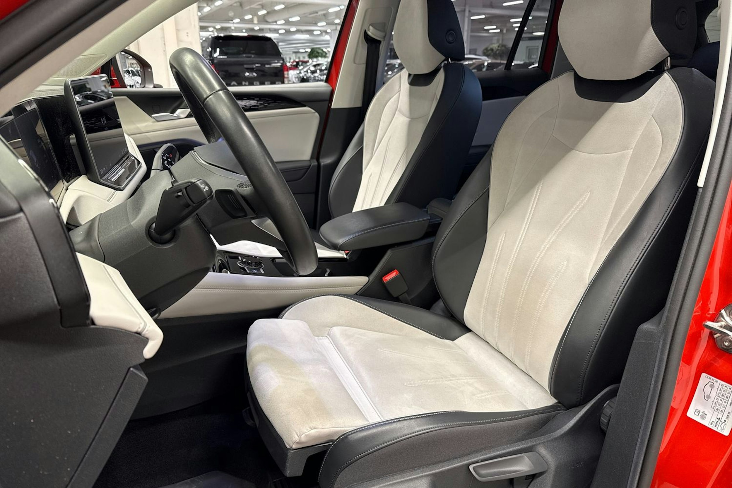 met. oranssi Volkswagen Tiguan 2024 kuva 17.