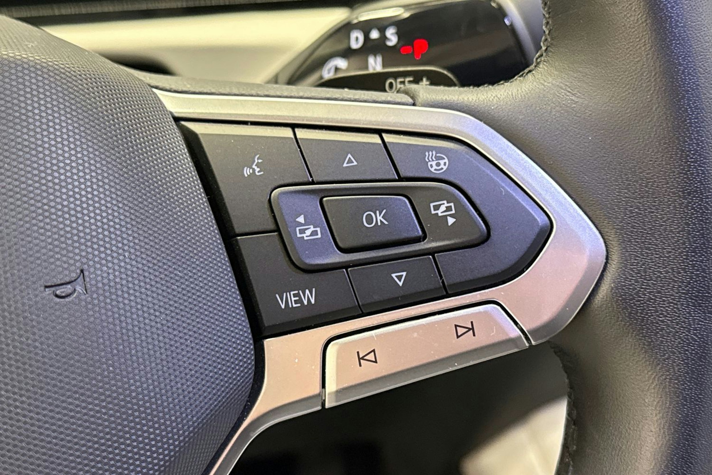 met. oranssi Volkswagen Tiguan 2024 kuva 19.