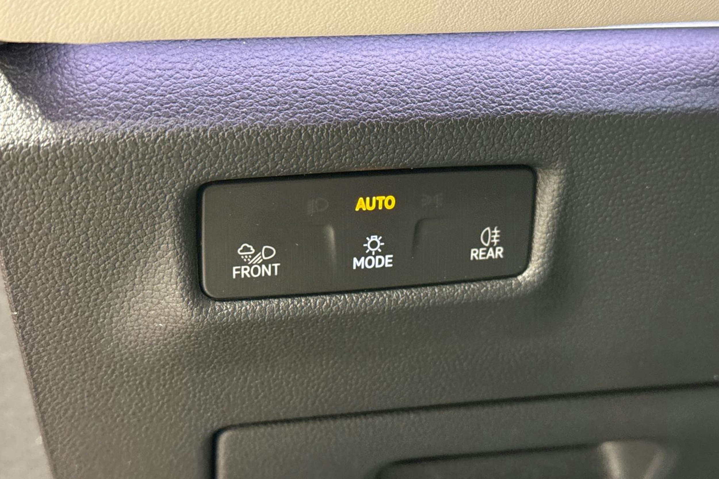 met. oranssi Volkswagen Tiguan 2024 kuva 20.