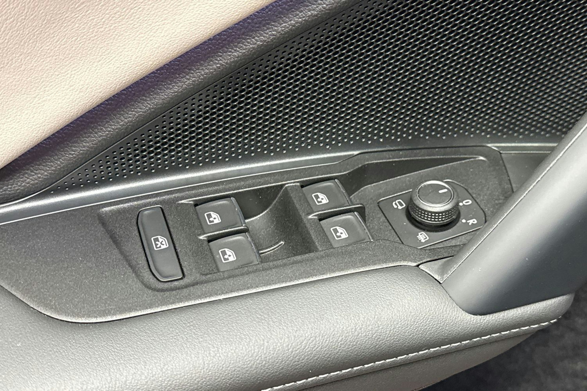 met. oranssi Volkswagen Tiguan 2024 kuva 21.