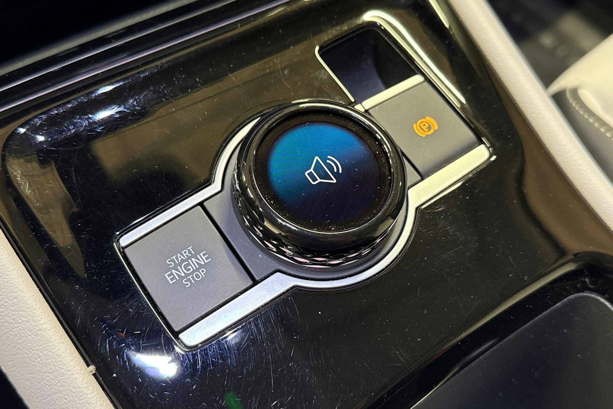 met. oranssi Volkswagen Tiguan 2024 kuva 22.