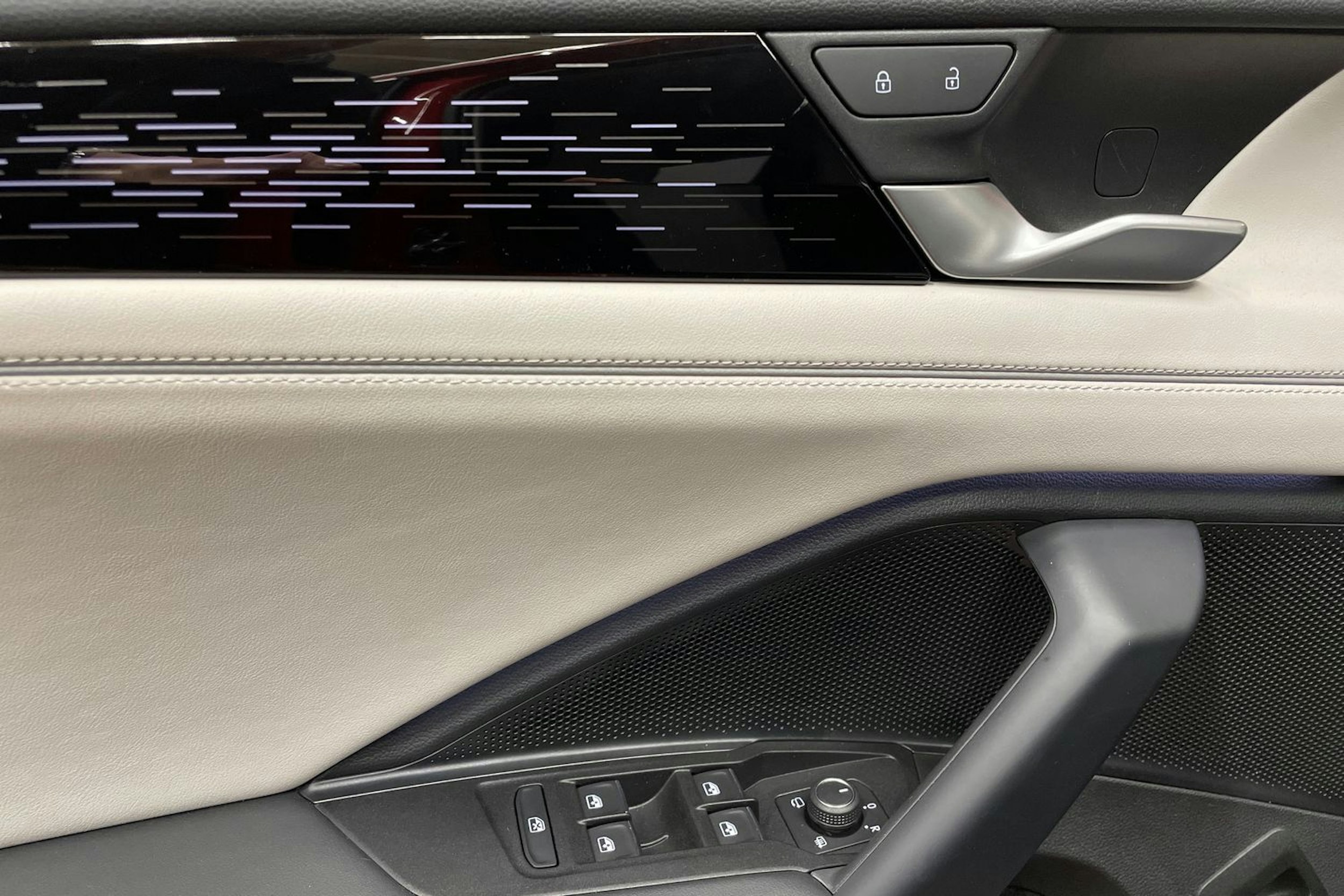 met. oranssi Volkswagen Tiguan 2024 kuva 31.