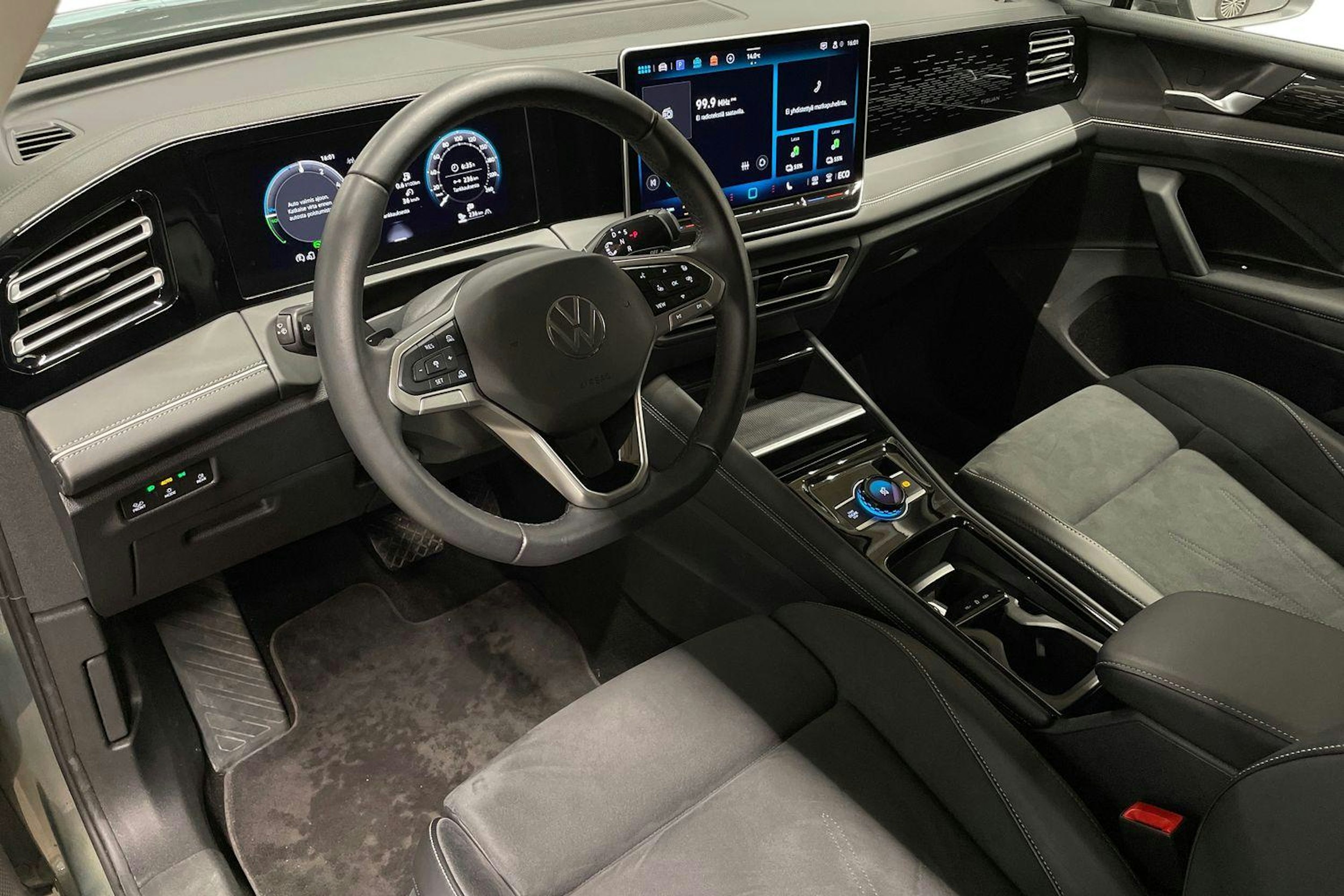 vihreä Volkswagen Tiguan 2024 kuva 7.