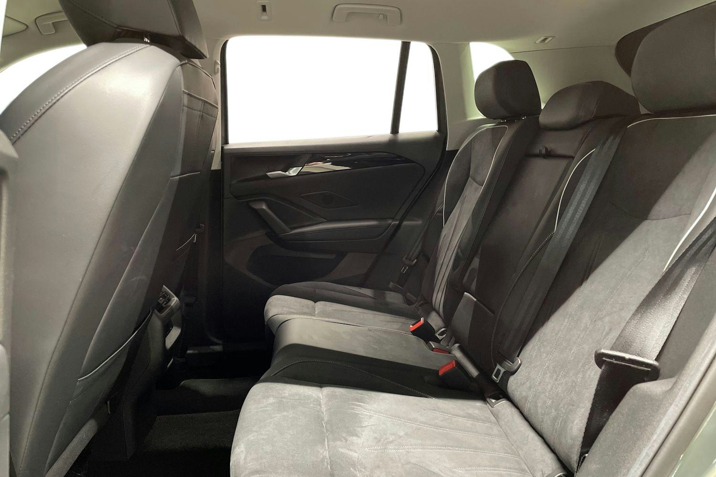 vihreä Volkswagen Tiguan 2024 kuva 10.