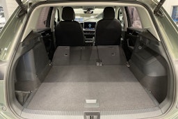 vihreä Volkswagen Tiguan 2024 kuva 15.