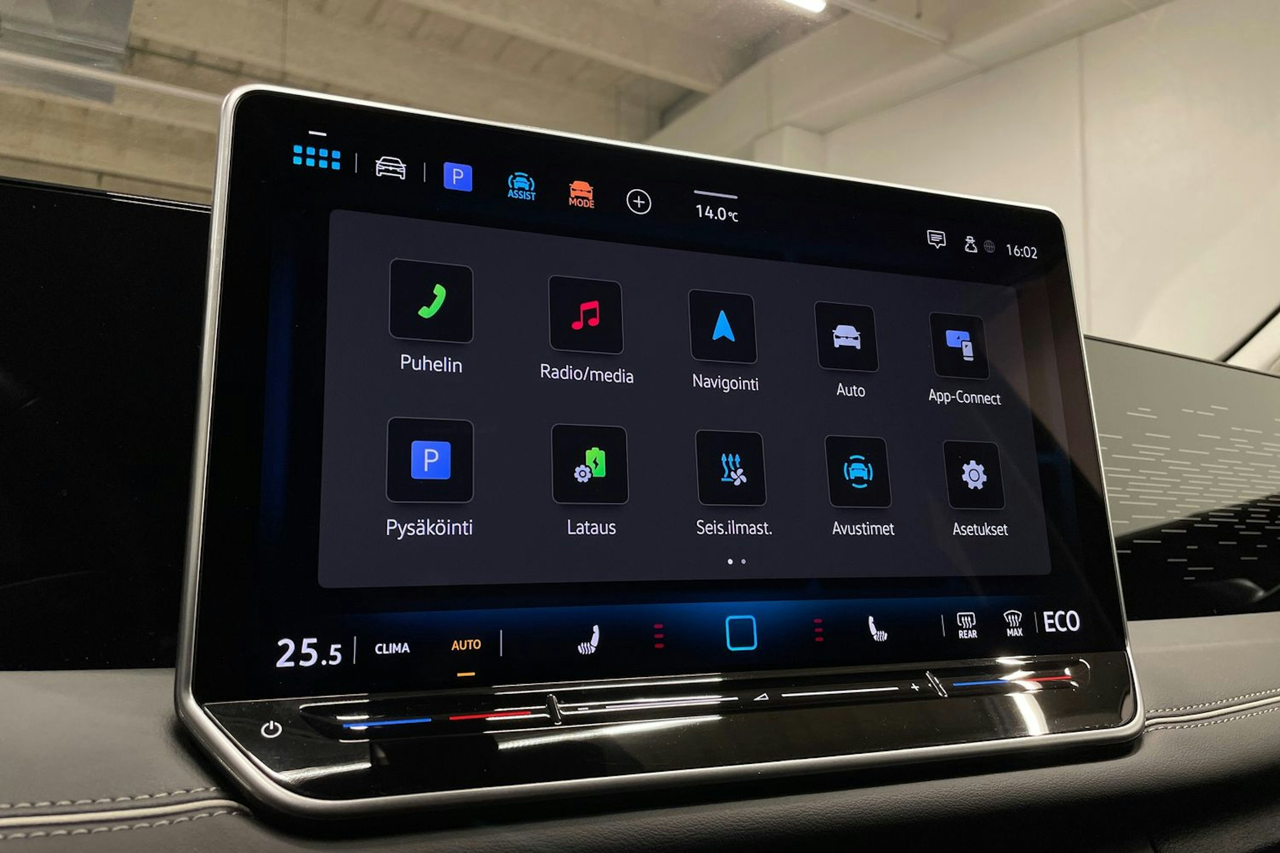 vihreä Volkswagen Tiguan 2024 kuva 17.