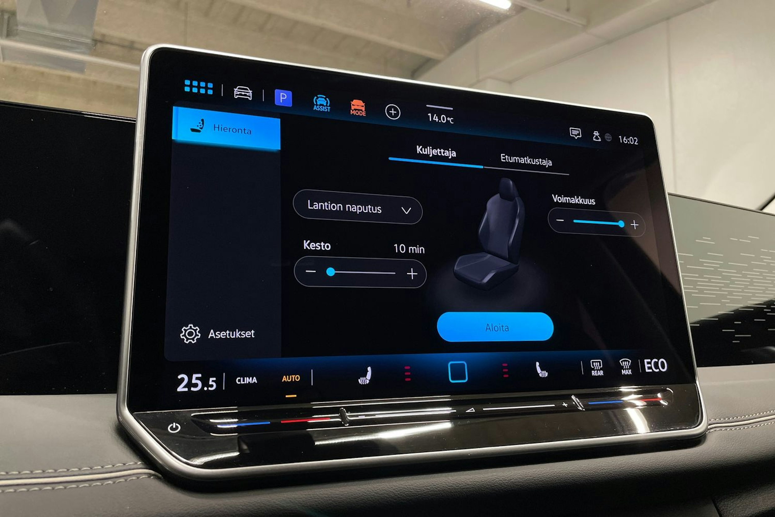 vihreä Volkswagen Tiguan 2024 kuva 19.