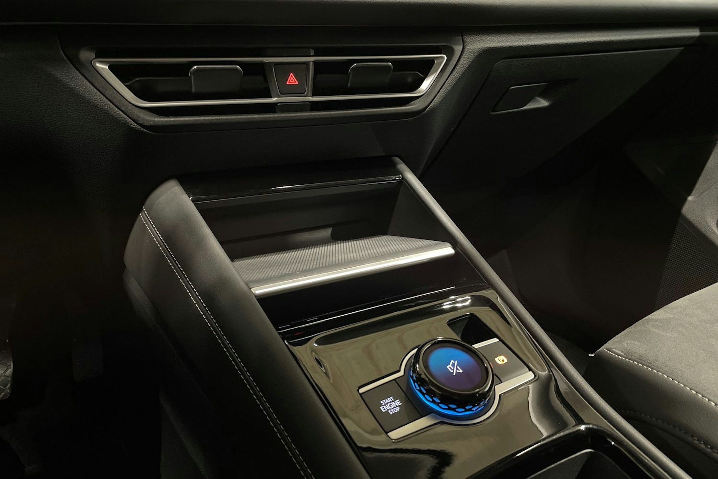 vihreä Volkswagen Tiguan 2024 kuva 23.