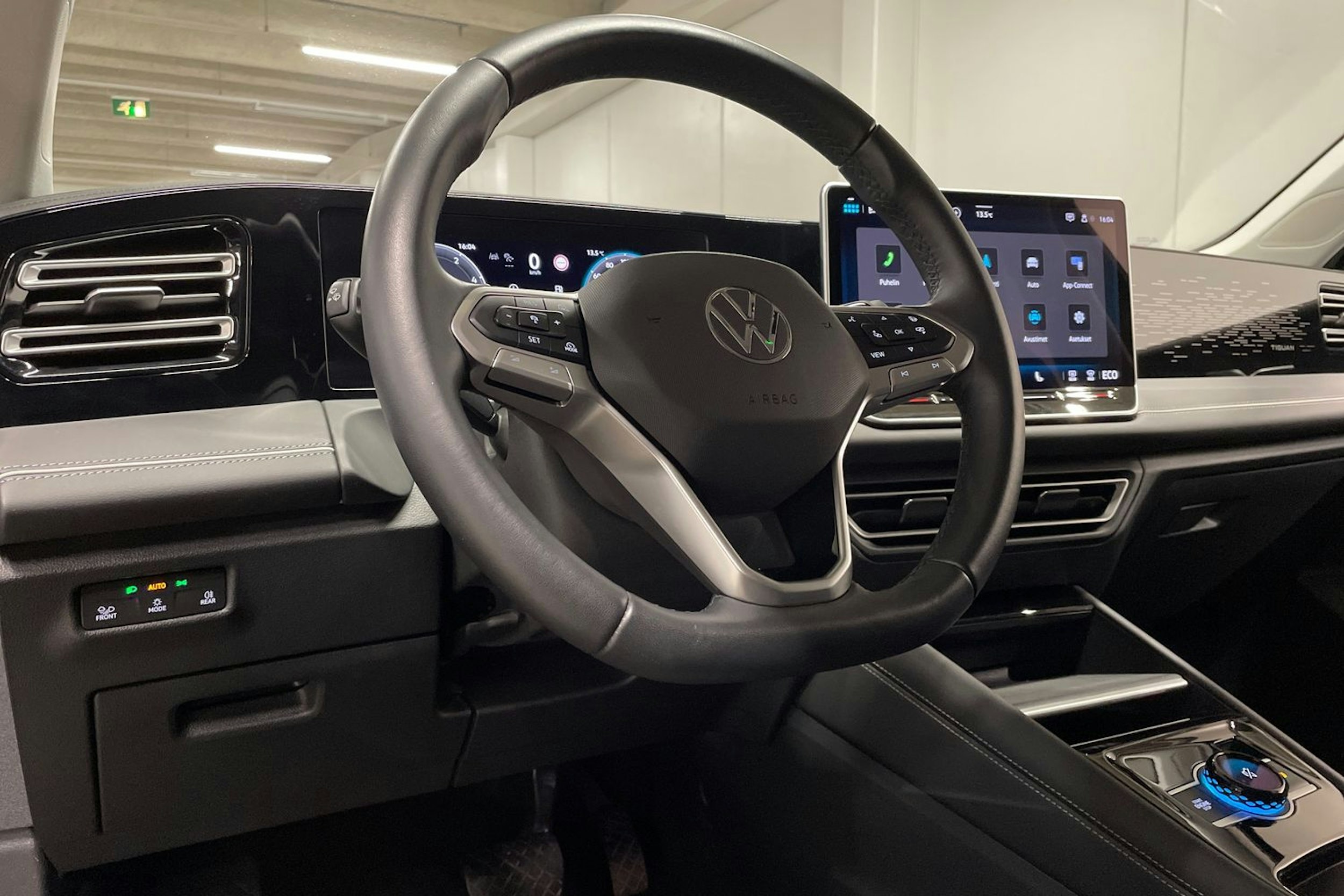 vihreä Volkswagen Tiguan 2024 kuva 29.