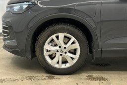 harmaa metalliväri Volkswagen Tiguan 2024 kuva 13.