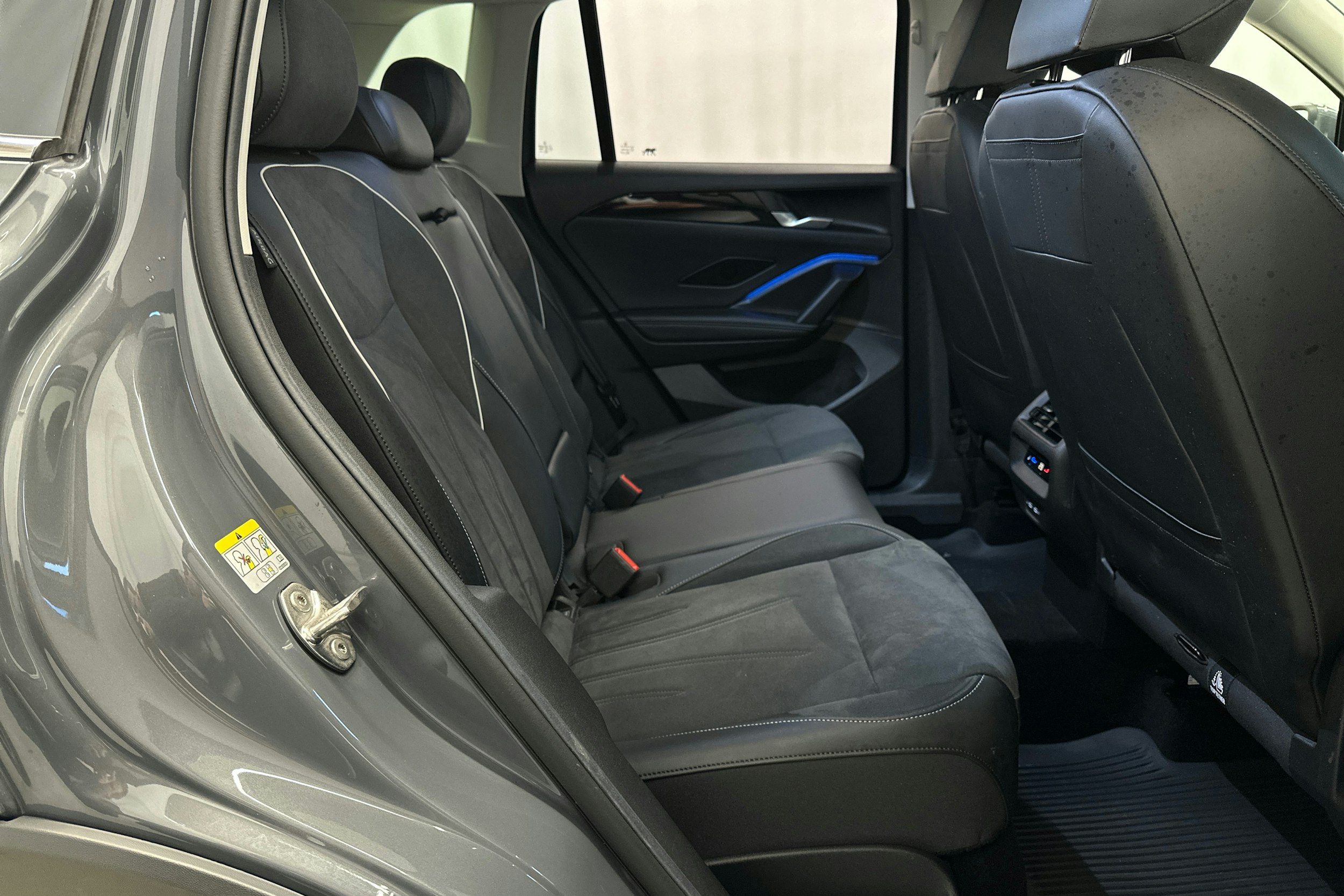 harmaa metalliväri Volkswagen Tiguan 2024 kuva 14.