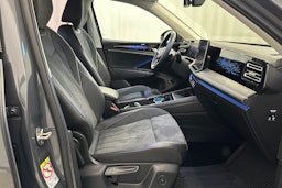 harmaa metalliväri Volkswagen Tiguan 2024 kuva 15.