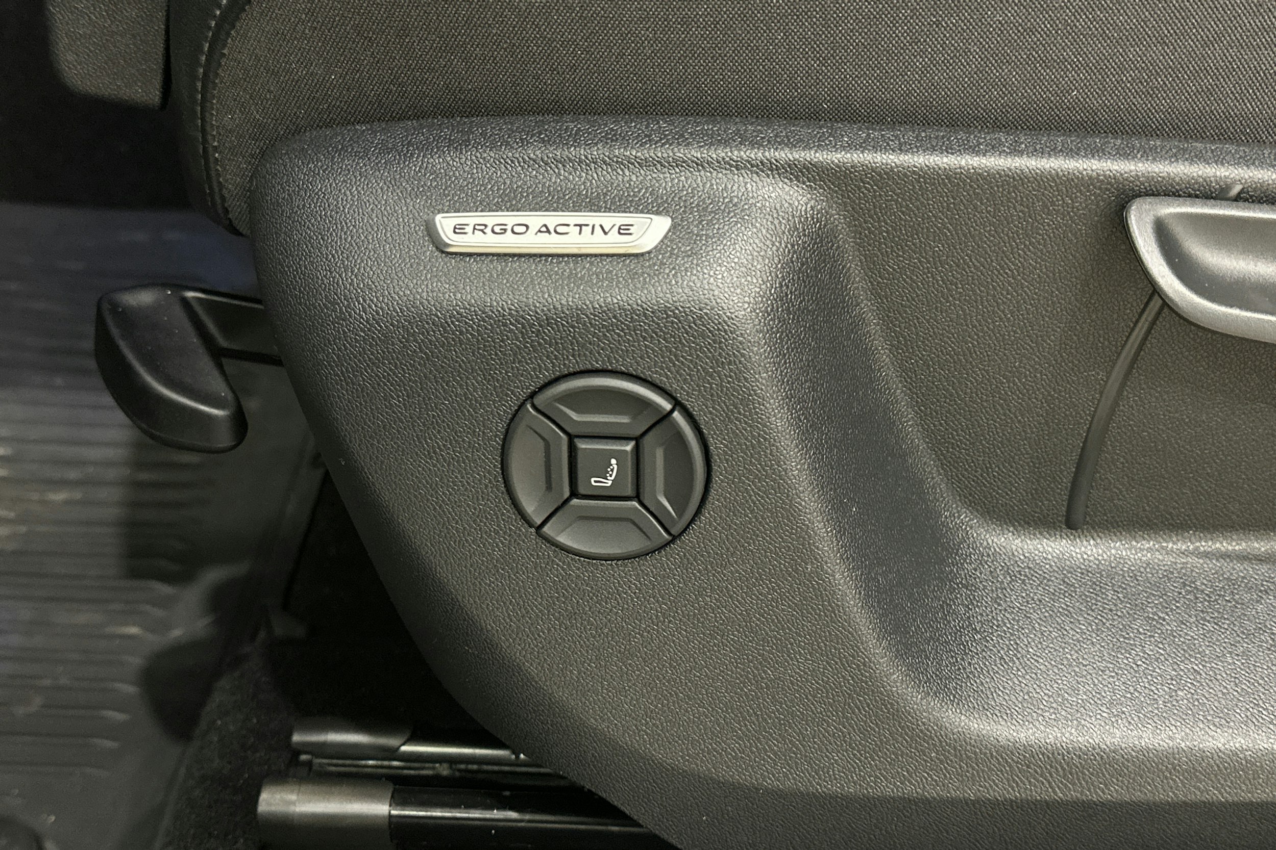 harmaa metalliväri Volkswagen Tiguan 2024 kuva 17.