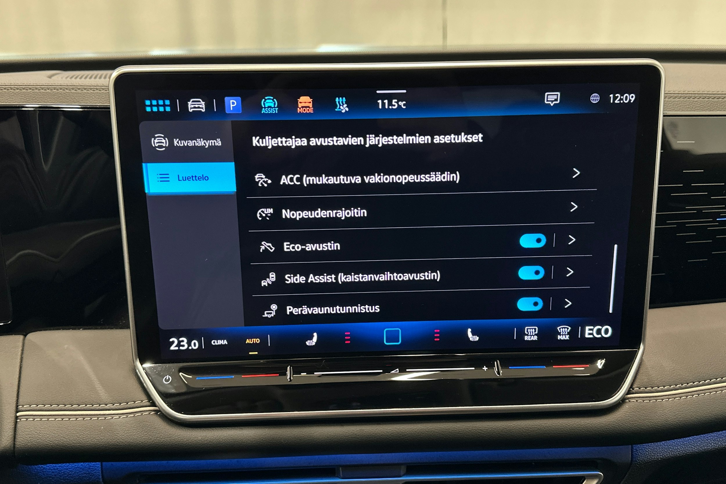 harmaa metalliväri Volkswagen Tiguan 2024 kuva 24.