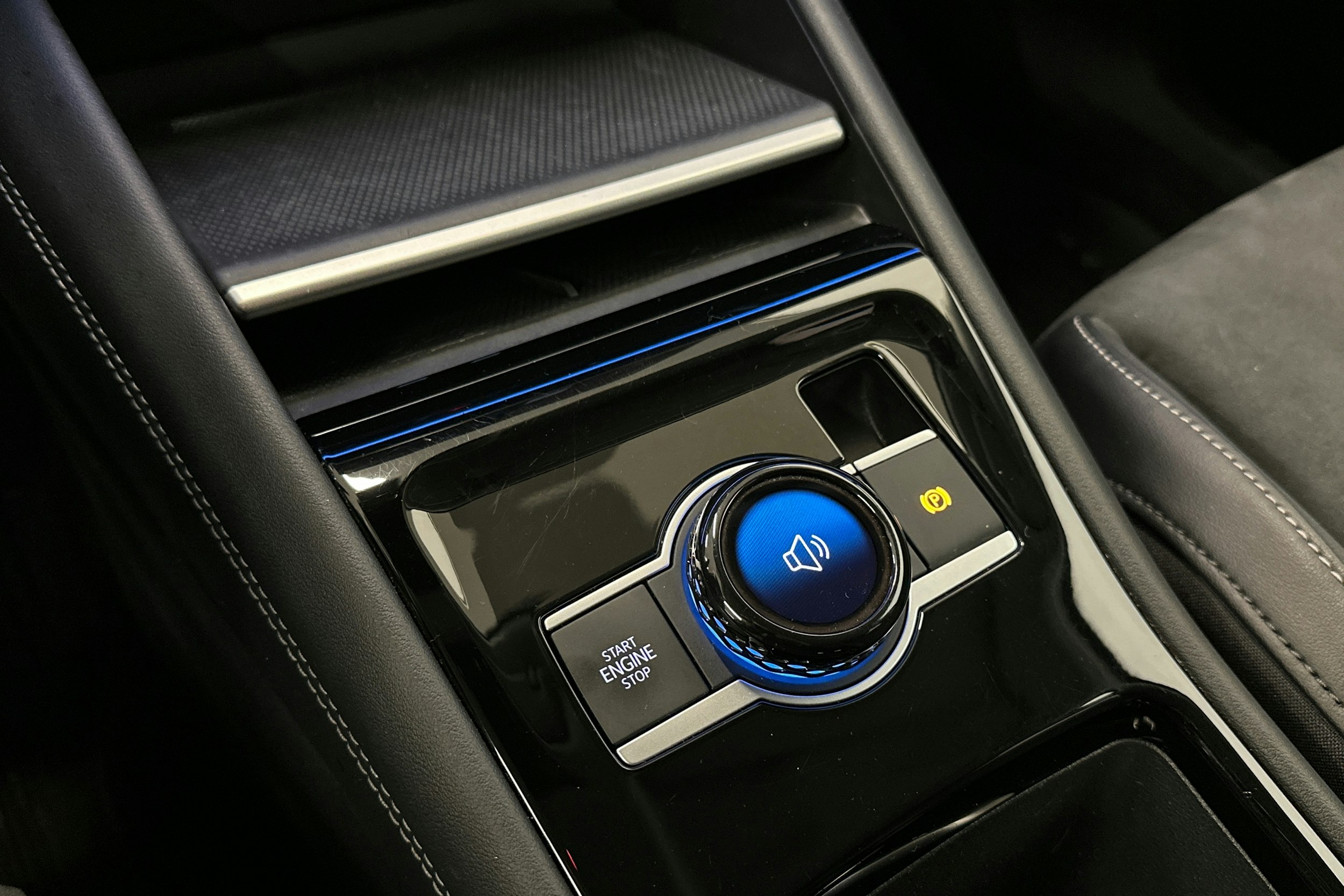 harmaa metalliväri Volkswagen Tiguan 2024 kuva 27.