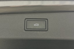 harmaa metalliväri Volkswagen Tiguan 2024 kuva 32.