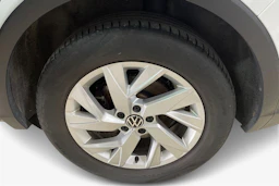 valkoinen Volkswagen Tiguan 2024 kuva 9.