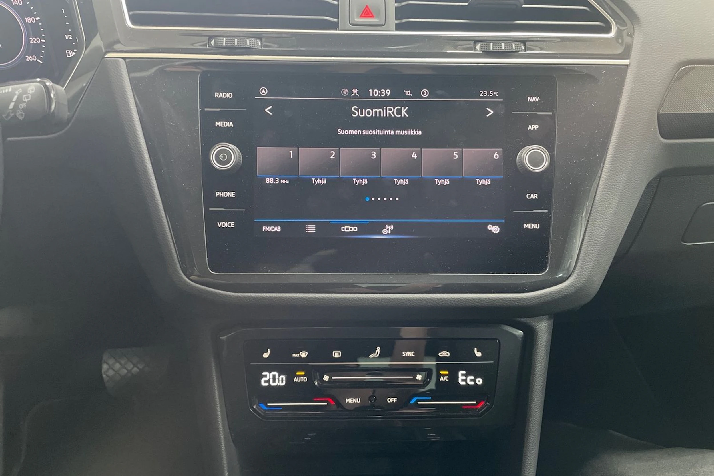 valkoinen Volkswagen Tiguan 2024 kuva 14.