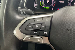 valkoinen Volkswagen Tiguan 2024 kuva 15.