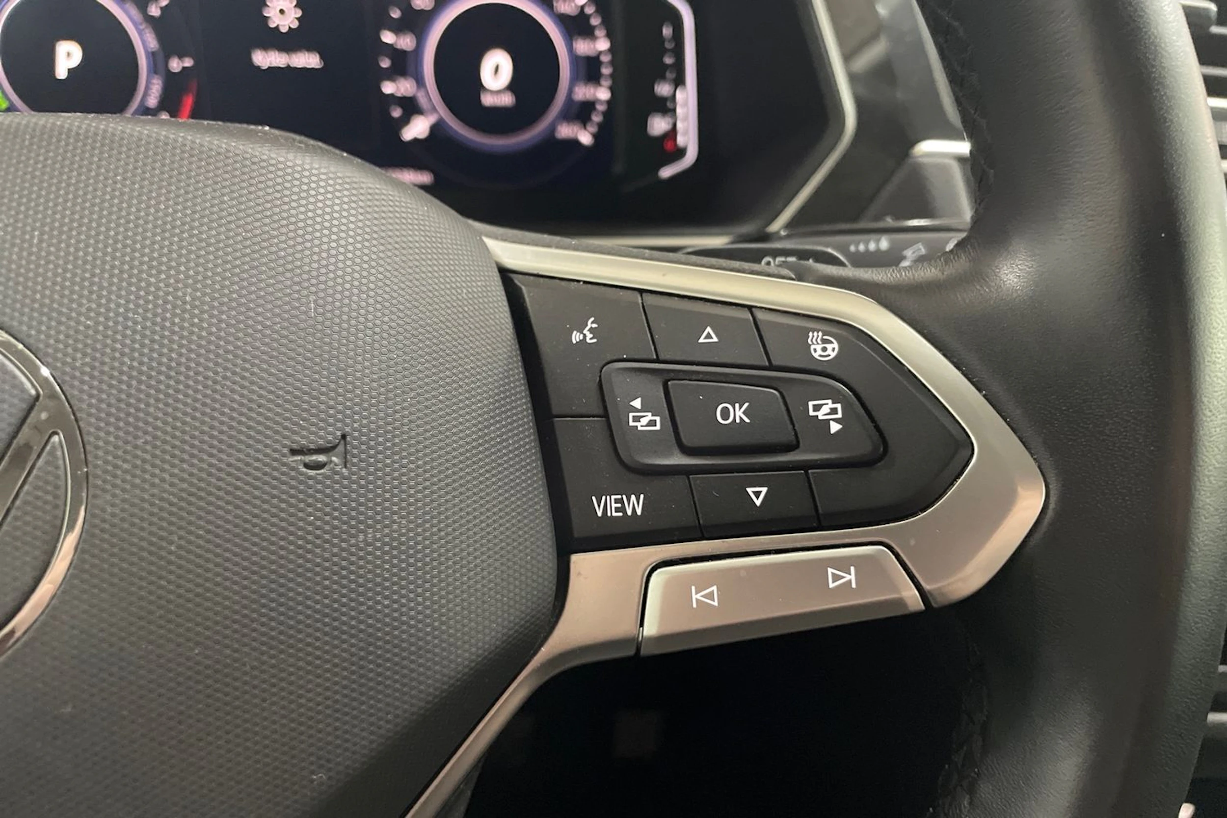 valkoinen Volkswagen Tiguan 2024 kuva 16.
