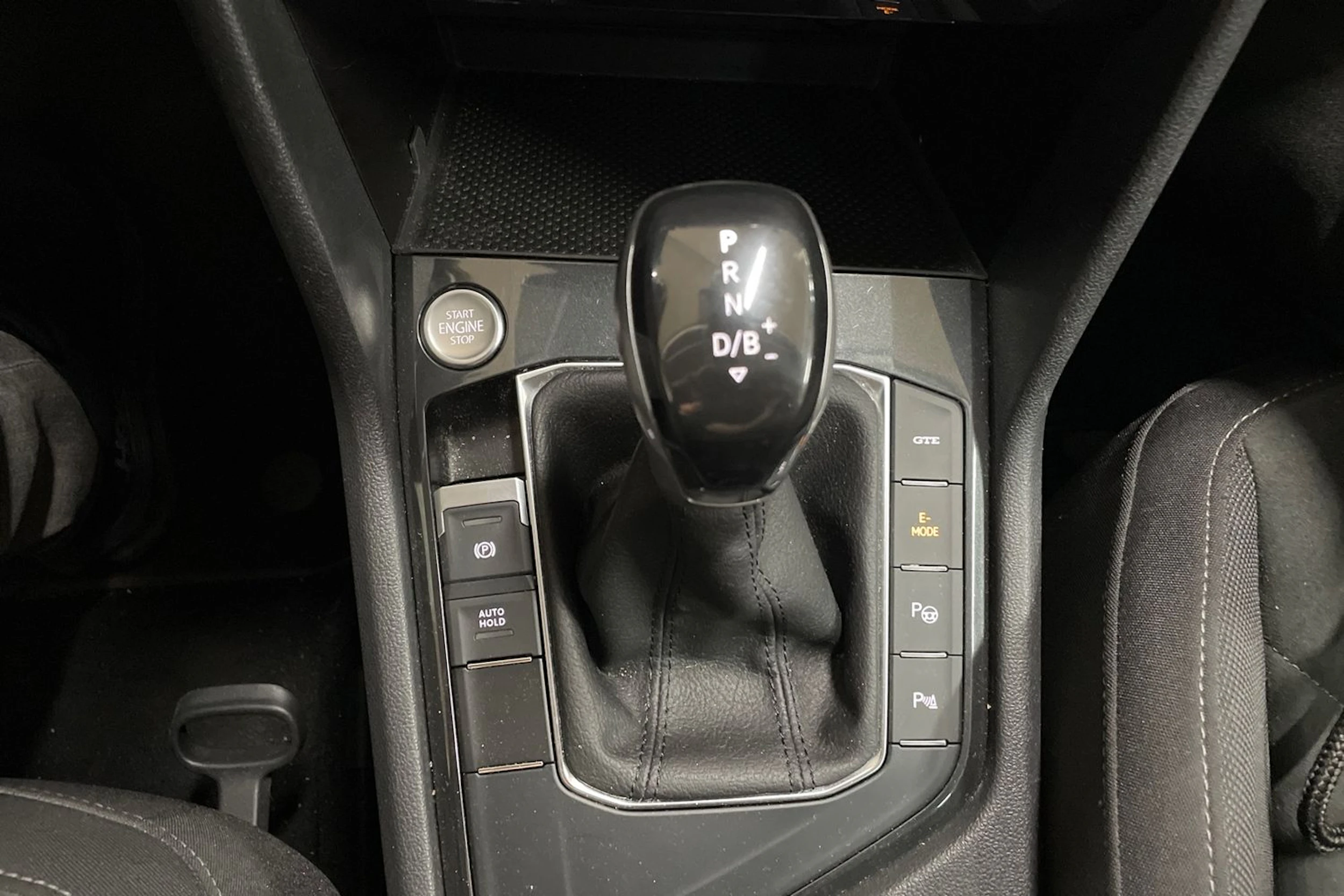 valkoinen Volkswagen Tiguan 2024 kuva 17.