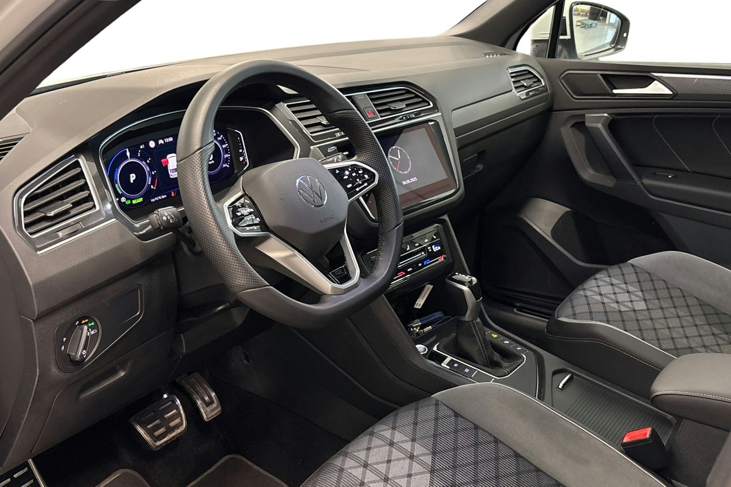 valkoinen Volkswagen Tiguan 2024 kuva 7.