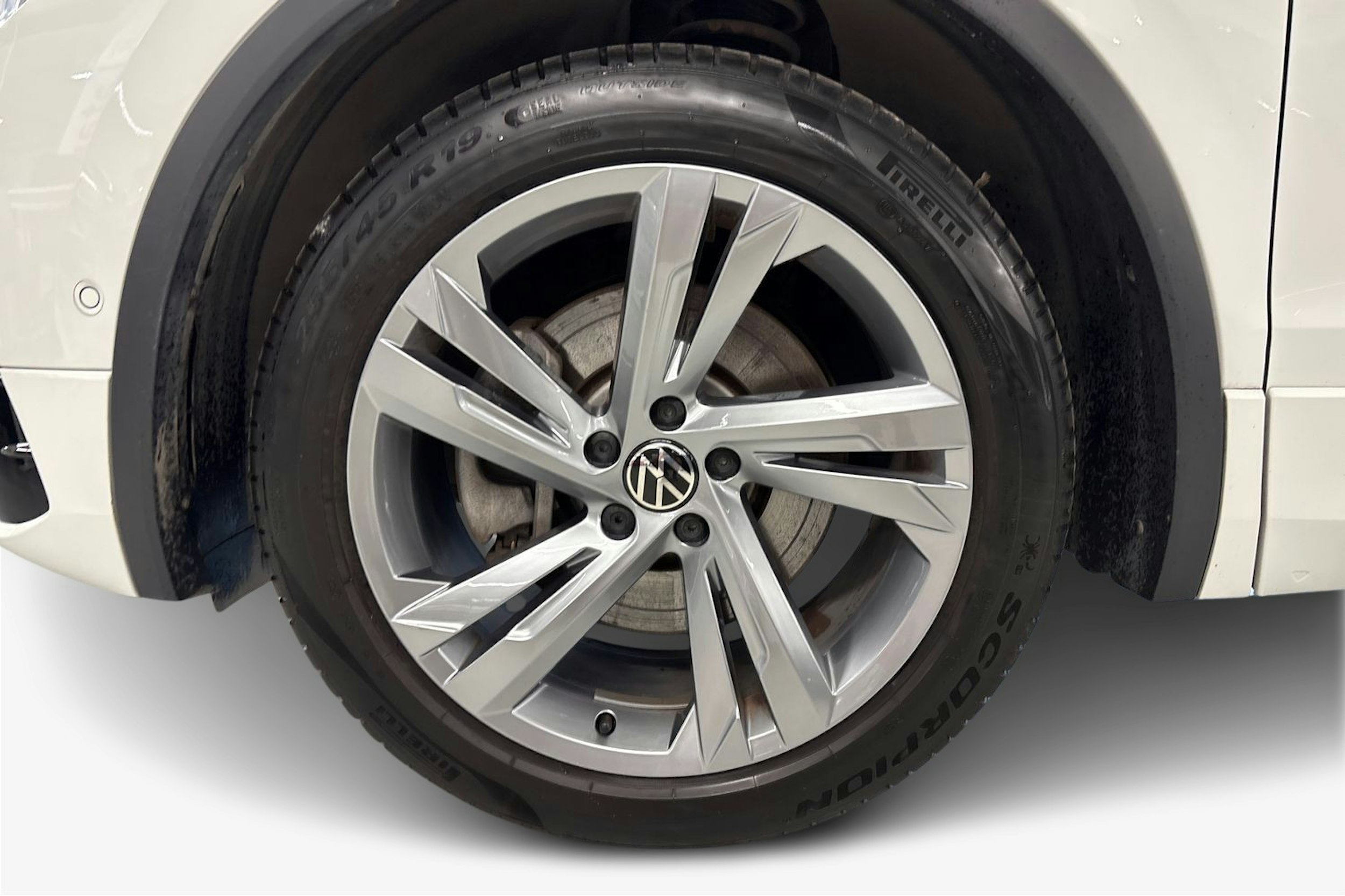 valkoinen Volkswagen Tiguan 2024 kuva 11.
