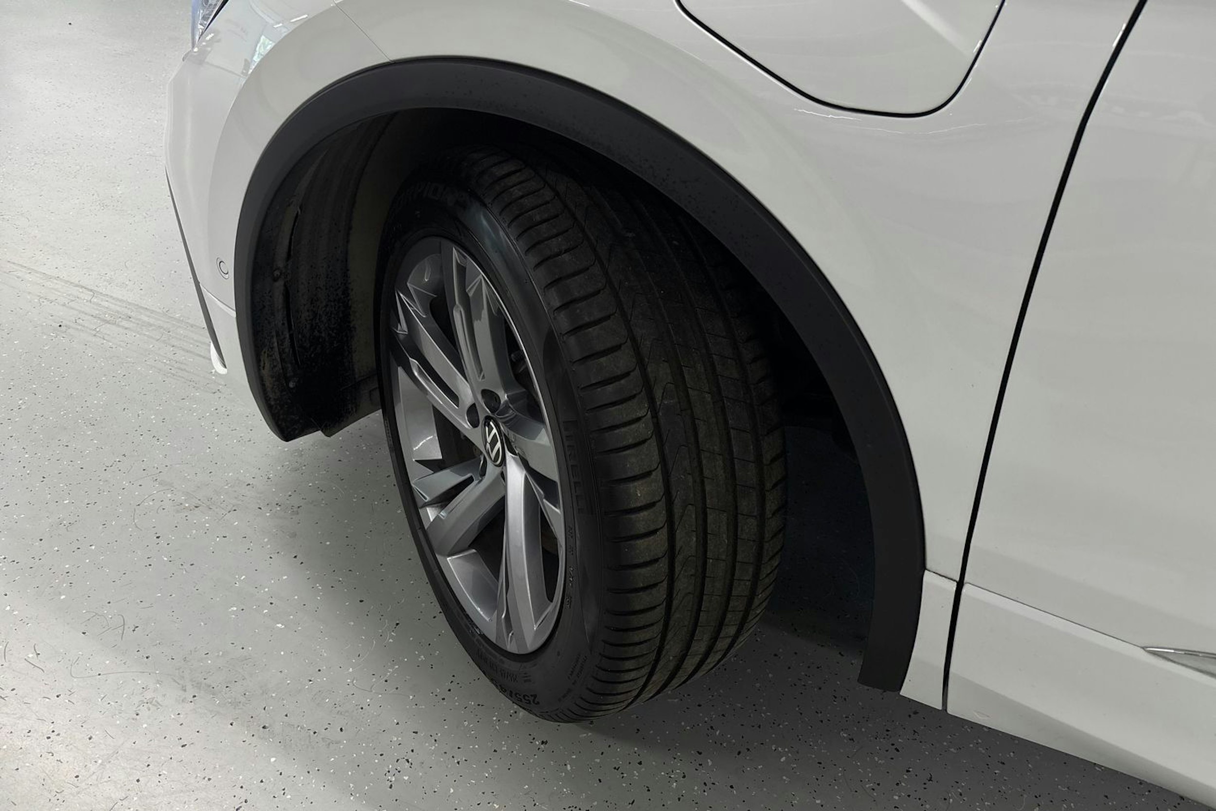 valkoinen Volkswagen Tiguan 2024 kuva 13.
