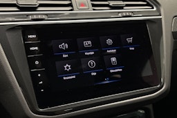 valkoinen Volkswagen Tiguan 2024 kuva 15.