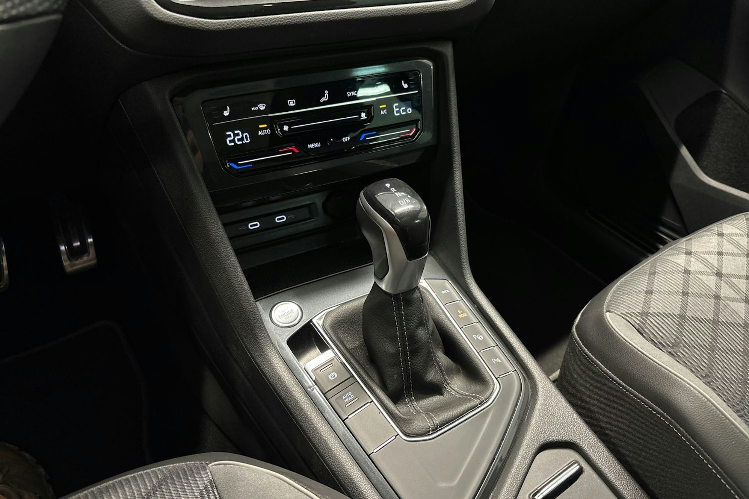 valkoinen Volkswagen Tiguan 2024 kuva 20.