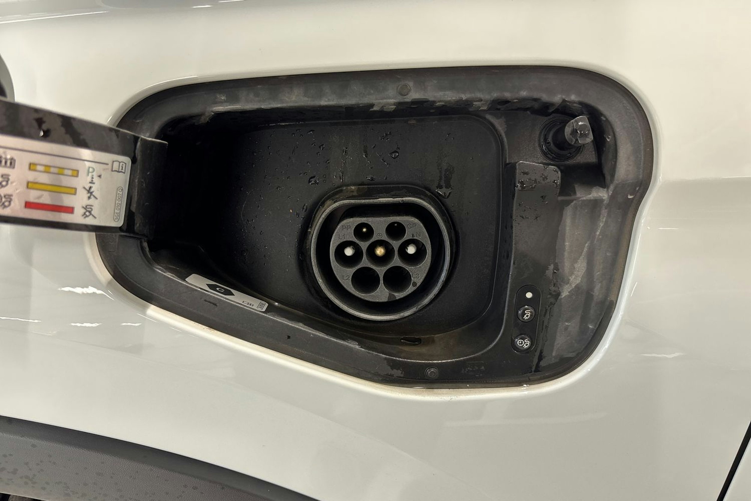 valkoinen Volkswagen Tiguan 2024 kuva 26.