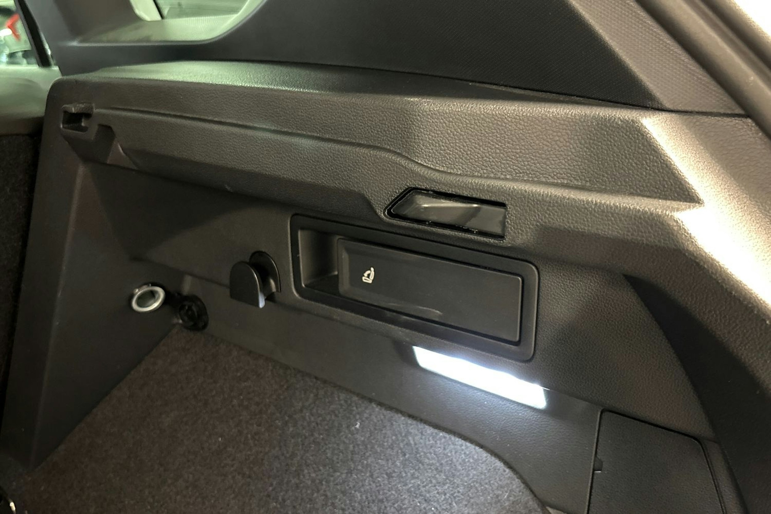 valkoinen Volkswagen Tiguan 2024 kuva 28.