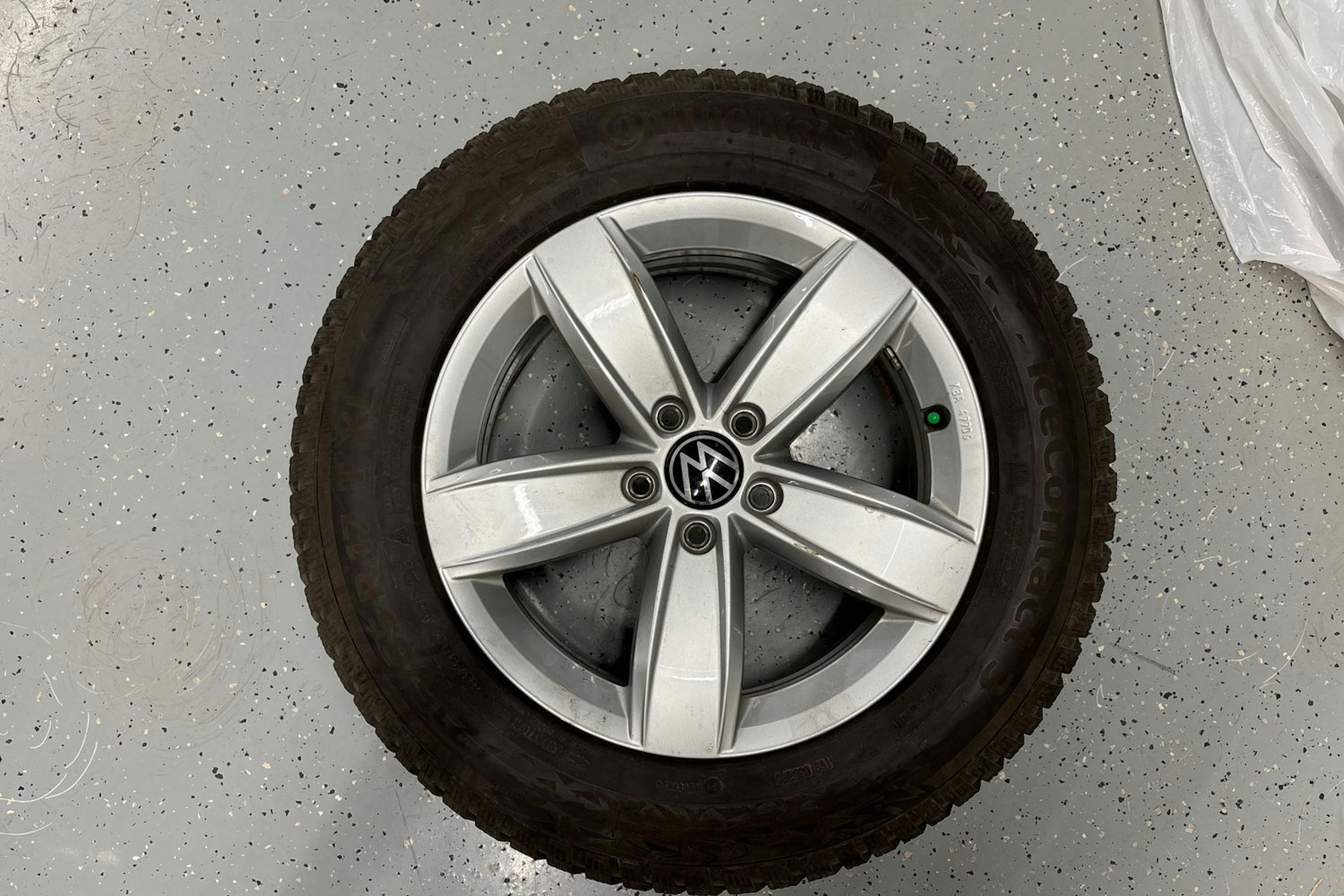 valkoinen Volkswagen Tiguan 2024 kuva 30.