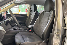 Harmaa Volkswagen Tiguan 2024 kuva 4.