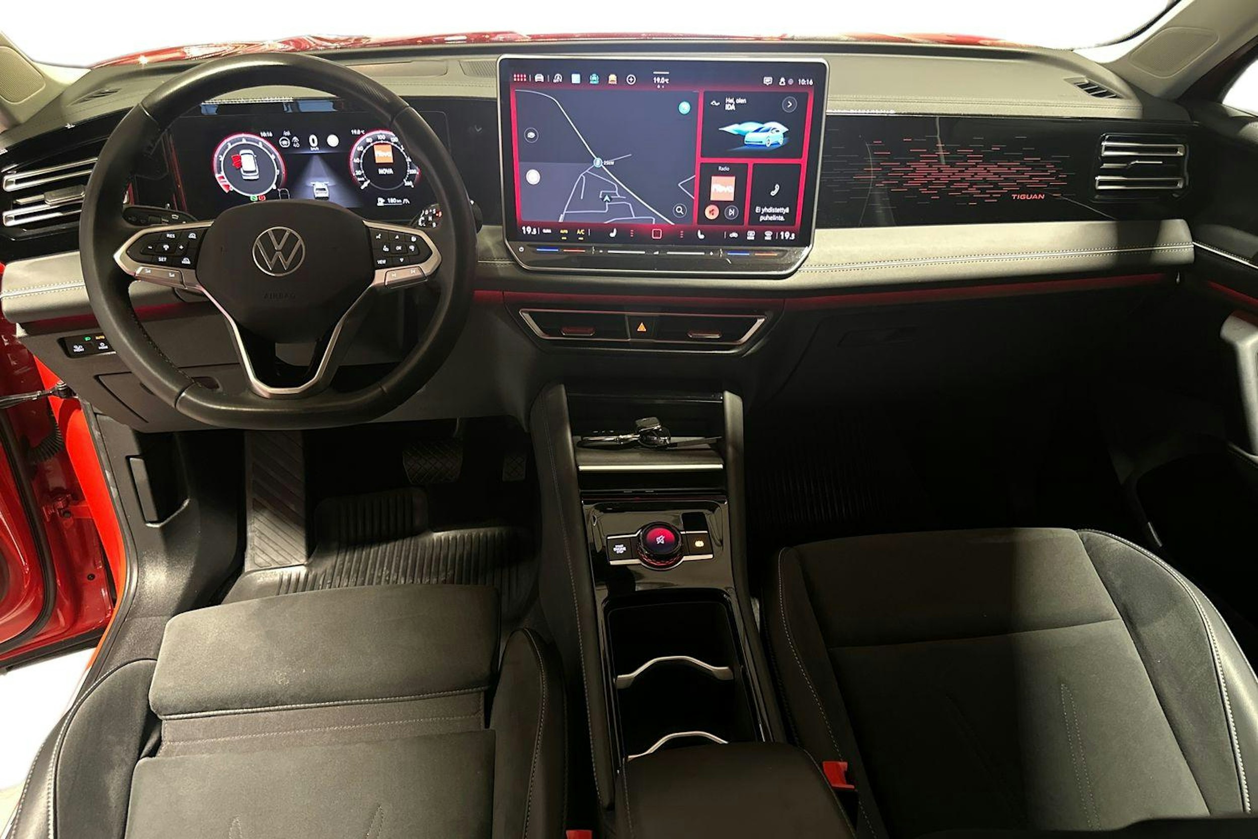 oranssi Volkswagen Tiguan 2024 kuva 9.